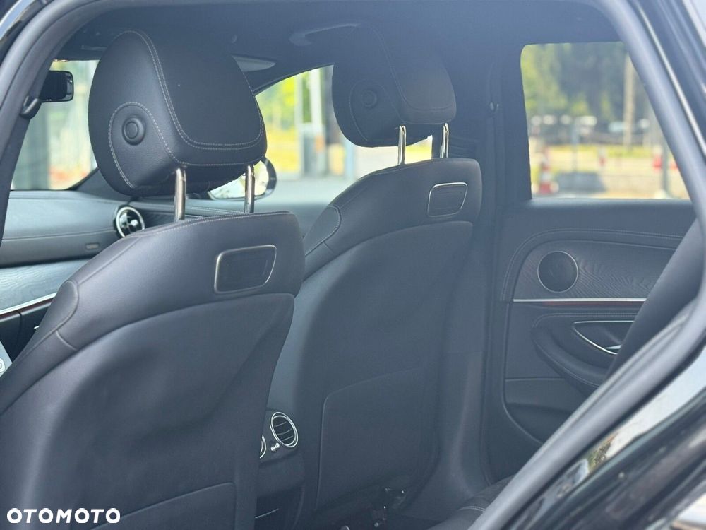 Mercedes-Benz Klasa E 300 de AMG - 18