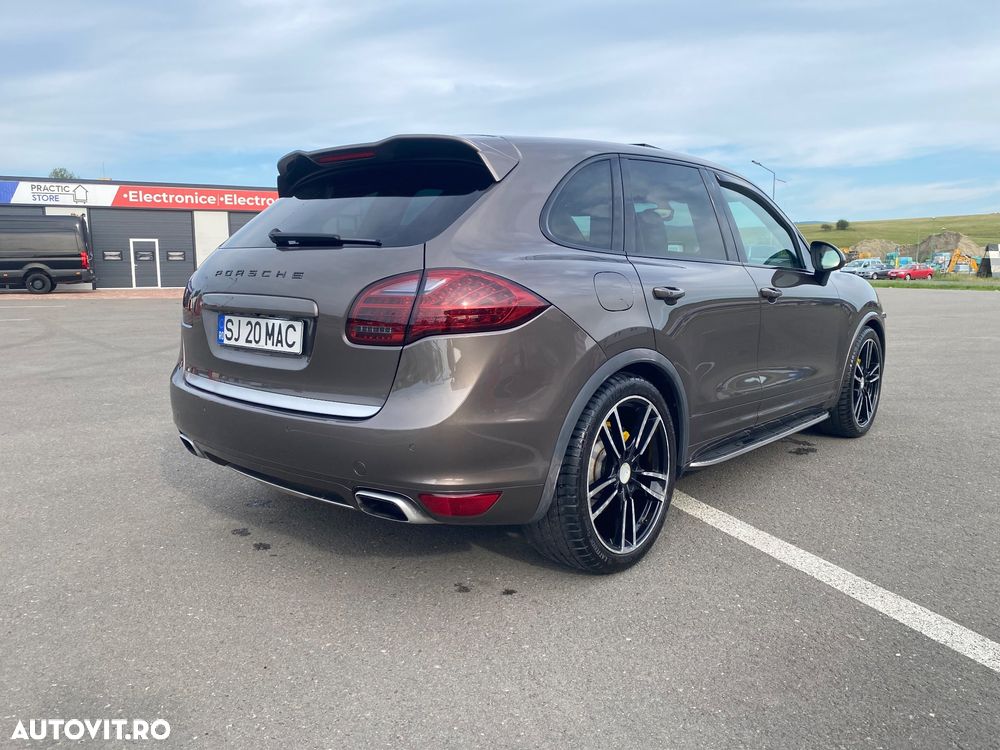 Porsche Cayenne 3.0 L V6 - 4