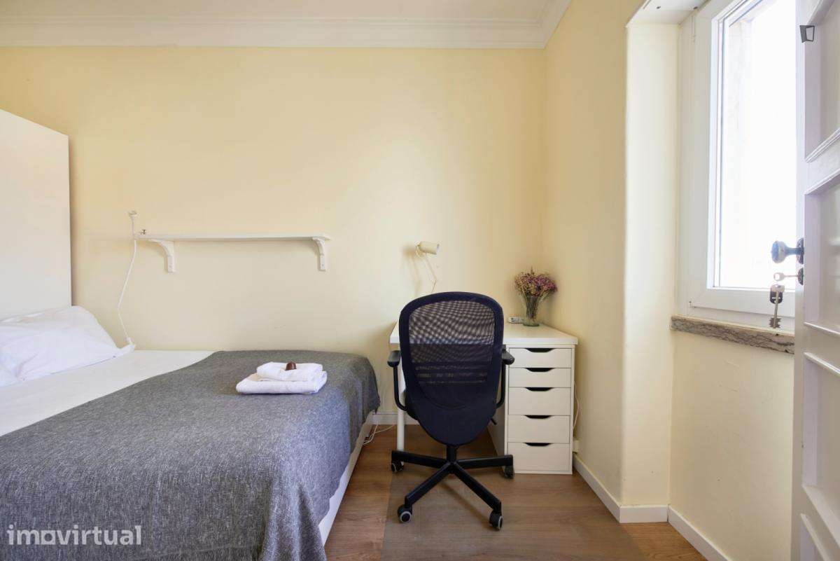 Quarto - localizado em Anjos Lisbon - Grande imagem: 5/21