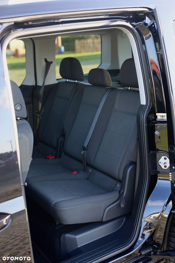 Ford Tourneo Connect 1.5 EcoBoost Titanium - 25