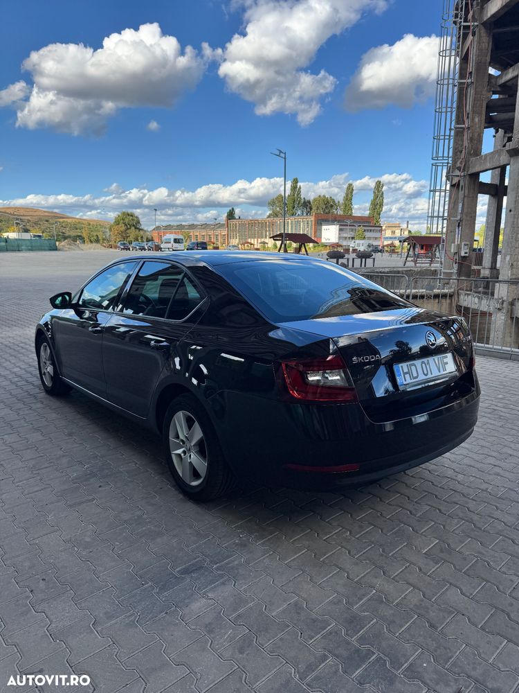 Skoda Octavia 2.0 TDI DSG Ambition - 4