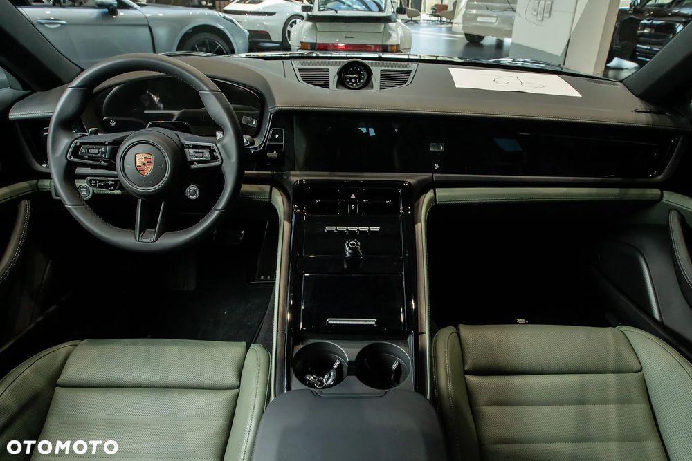 Porsche Panamera 4 - 22