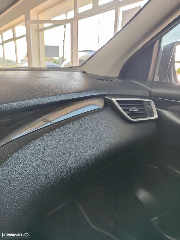 Nissan Qashqai 1.5 dCi N-Connecta 18 - 36