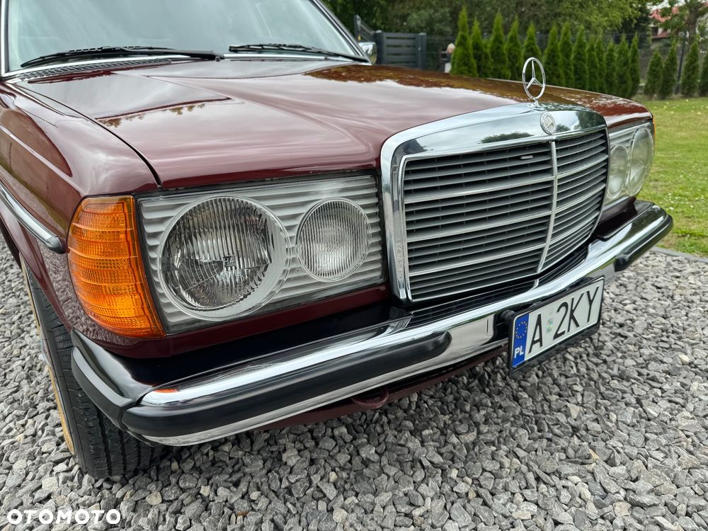Mercedes-Benz W123 - 23