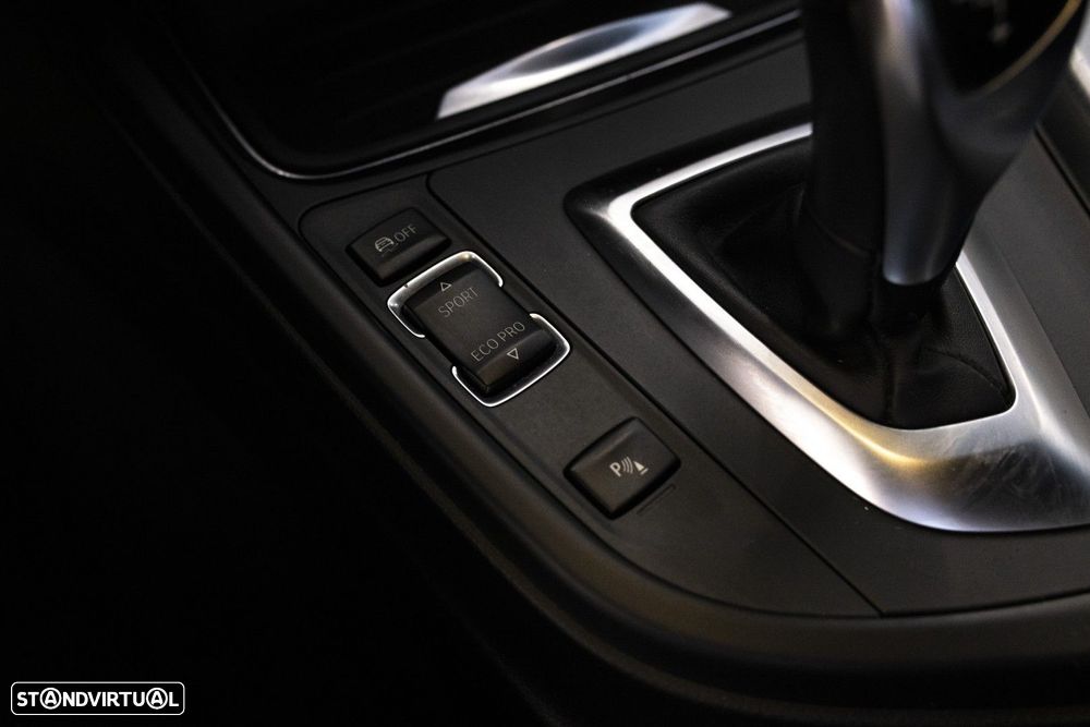 BMW 320 d Auto Pack M - 29