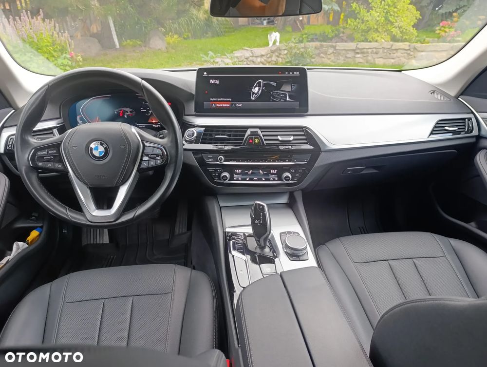 BMW Seria 5 530d xDrive Touring - 10