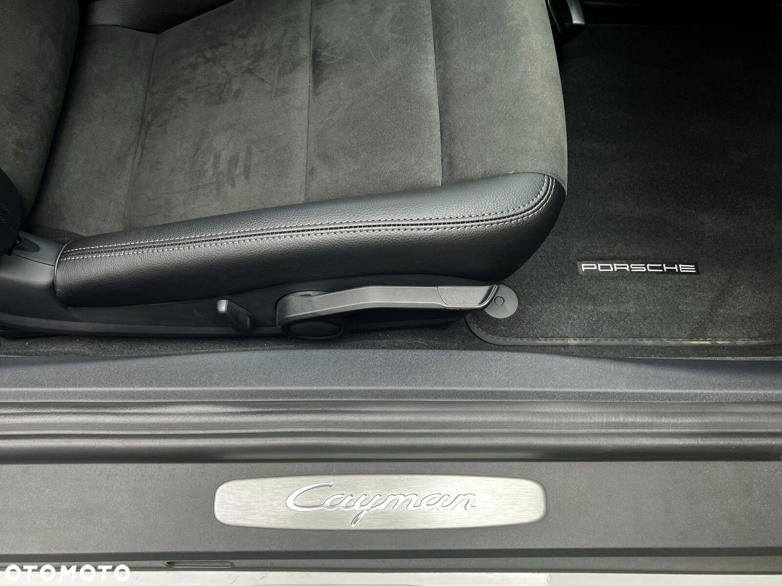 Porsche 718 Cayman - 23