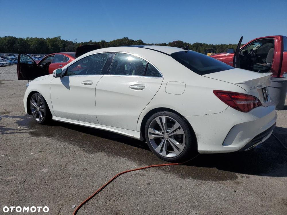 Mercedes-Benz CLA 250 4Matic 7G-DCT AMG Line - 2