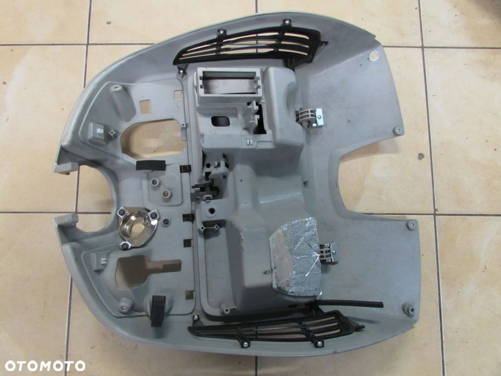Vespa GTV 300 hpe 2024 osłona schowek - 2