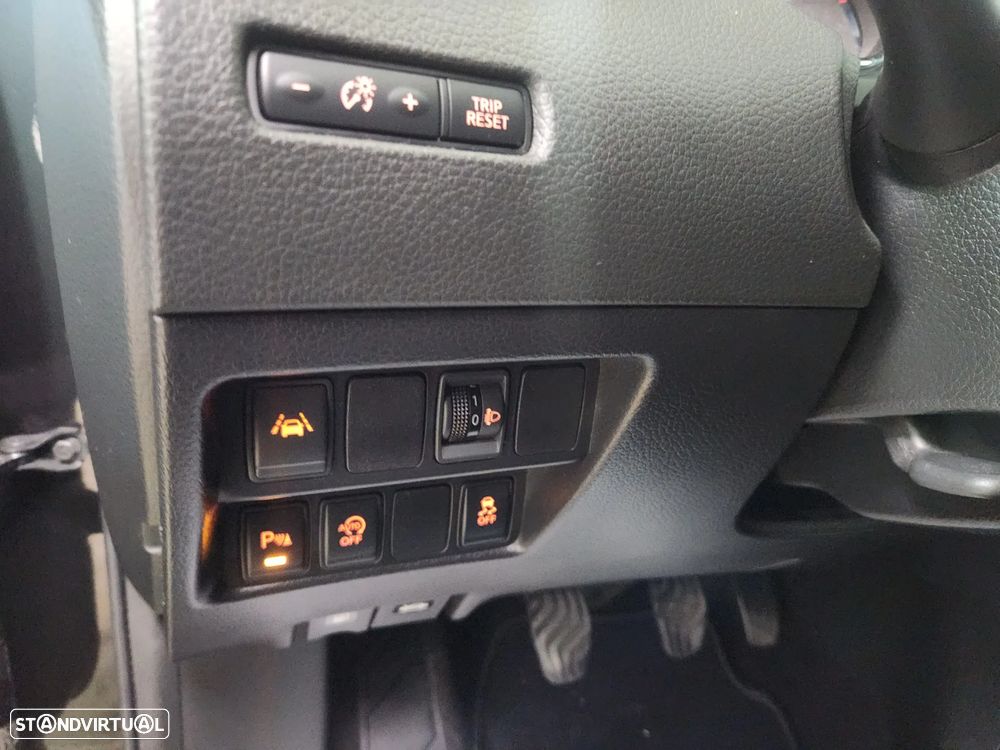 Nissan Qashqai 1.5 dCi N-Vision - 12