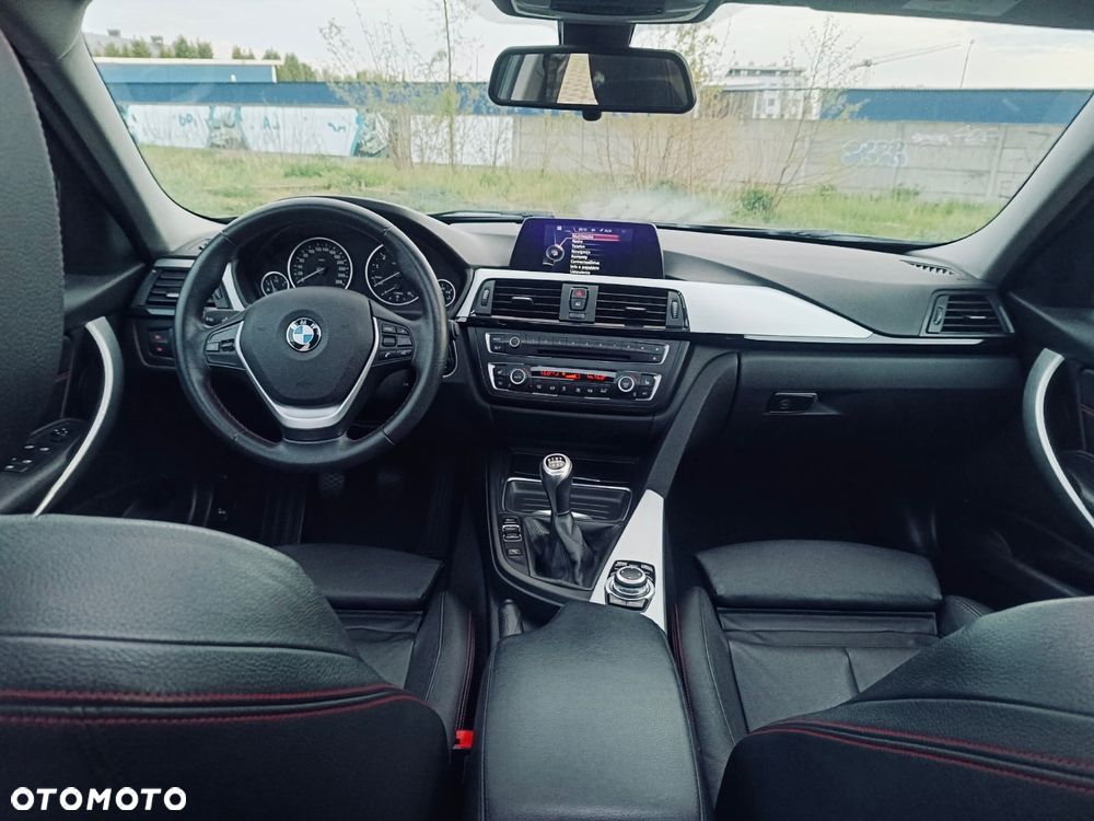 BMW Seria 3 320i xDrive Sport Line - 9