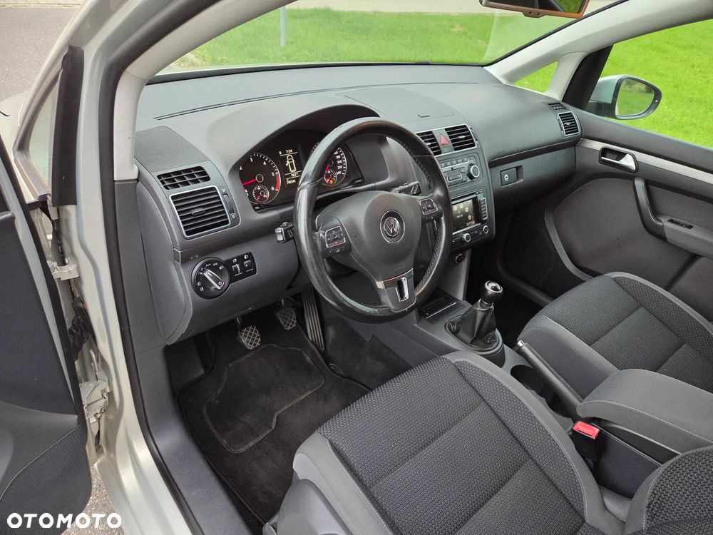 Volkswagen Touran - 13