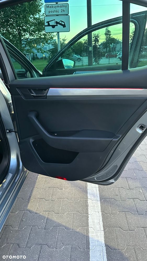 Skoda Superb 2.0 TDI Sportline DSG - 24