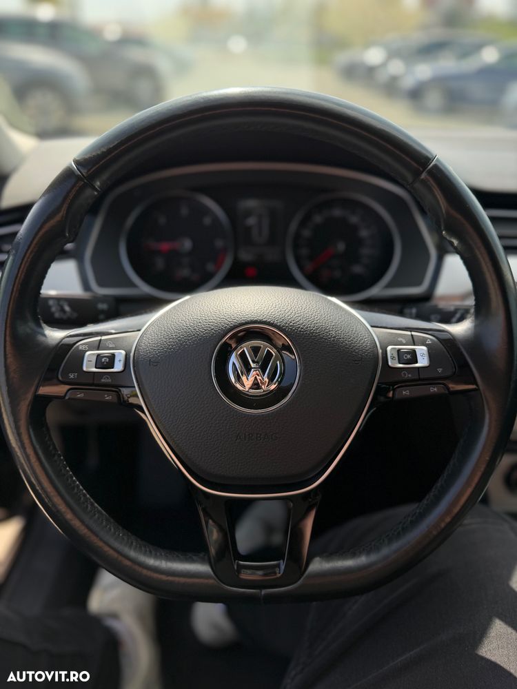 Volkswagen Passat 2.0 TDI Comfortline - 13