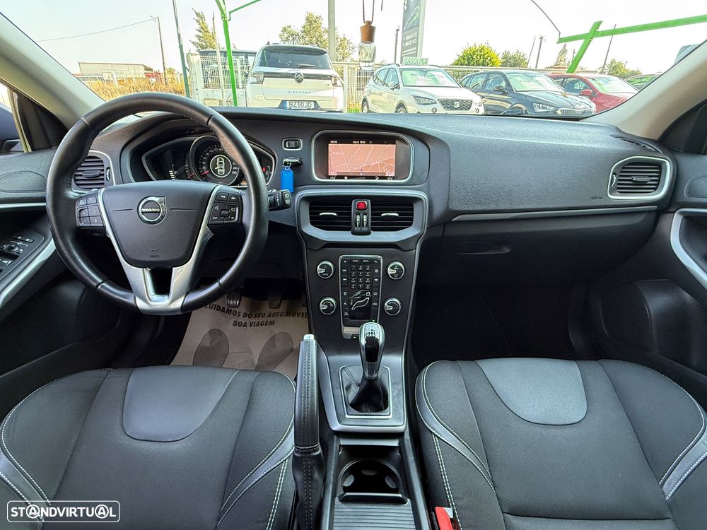Volvo V40 2.0 D3 Momentum - 17