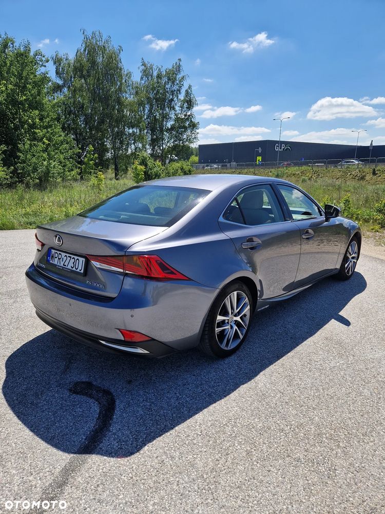 Lexus IS 300h Business Edition - 4