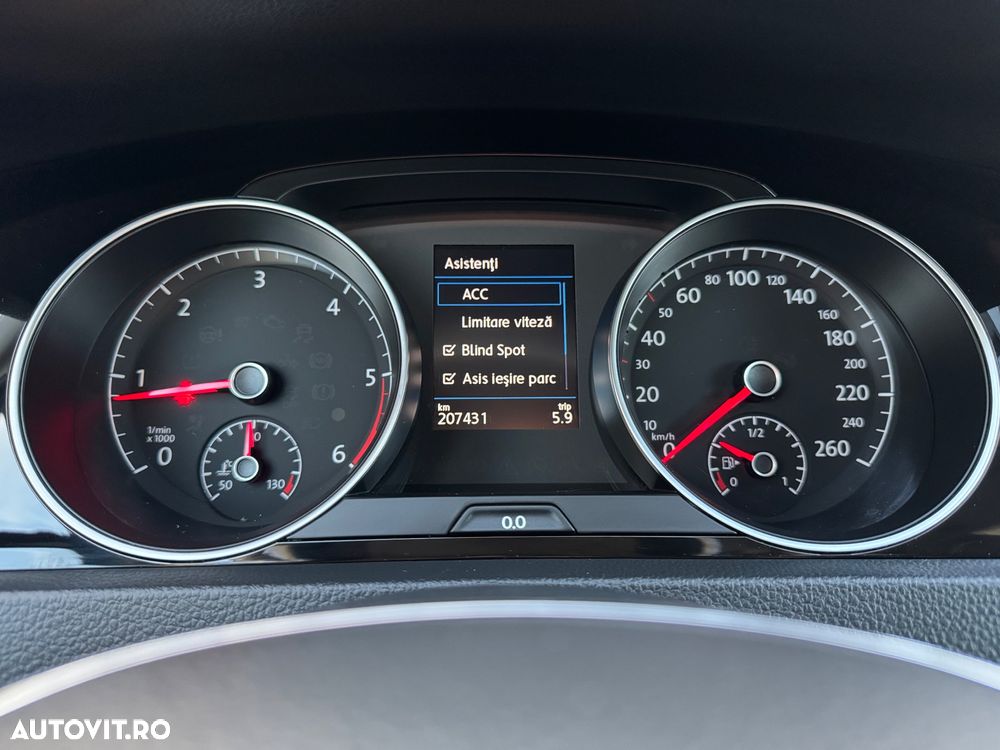 Volkswagen Golf 1.6 TDI DSG Highline - 35