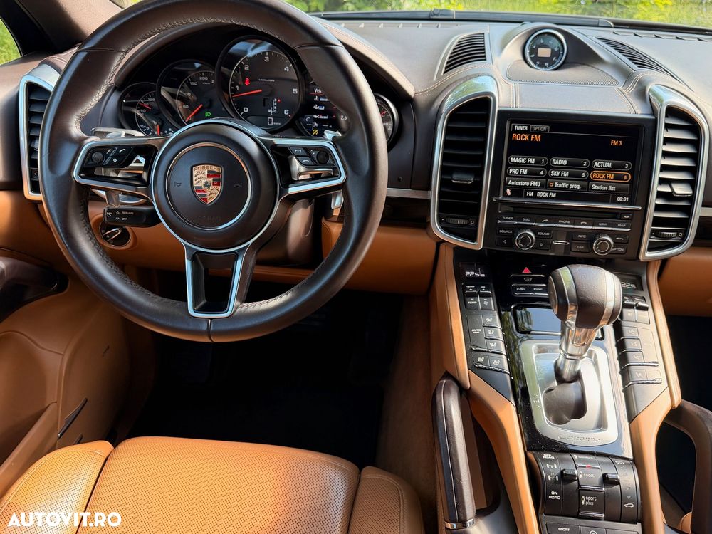 Porsche Cayenne 3.0 L - 12