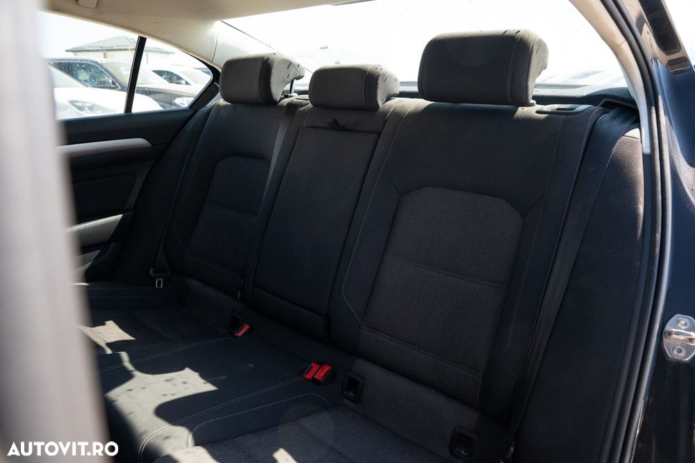Volkswagen Passat 2.0 TDI DSG Comfortline - 25