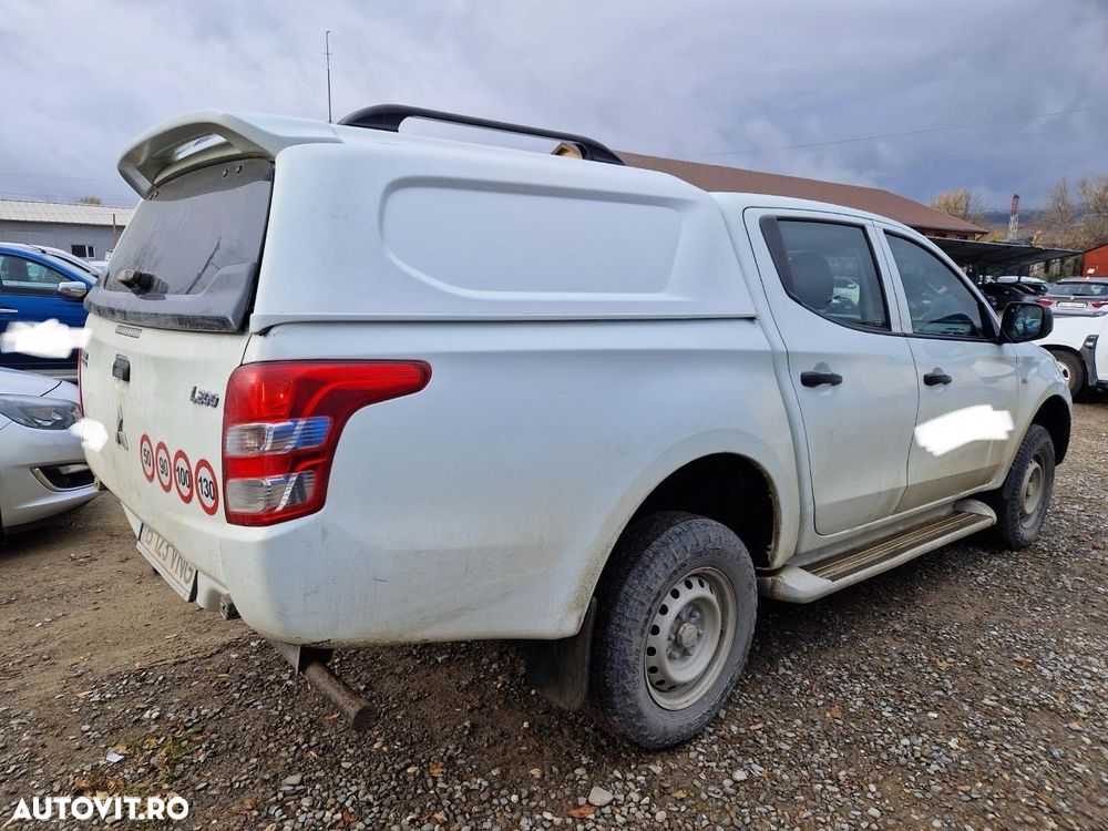 Mitsubishi L200 Double Cab M/T Invite - 28