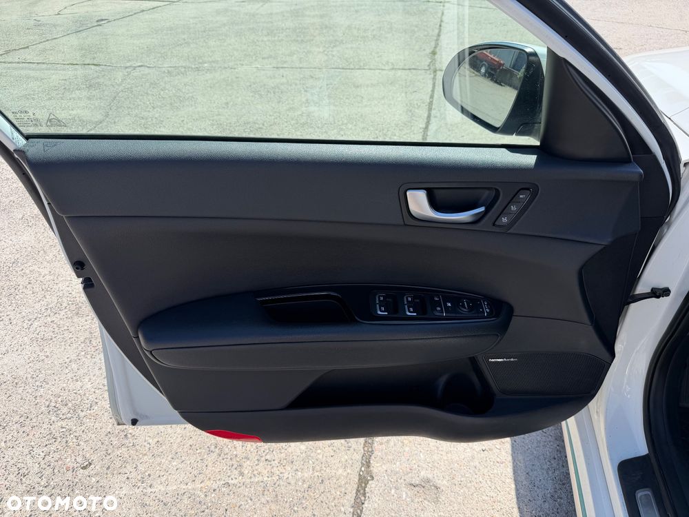 Kia Optima Plug-in Hybrid - 11