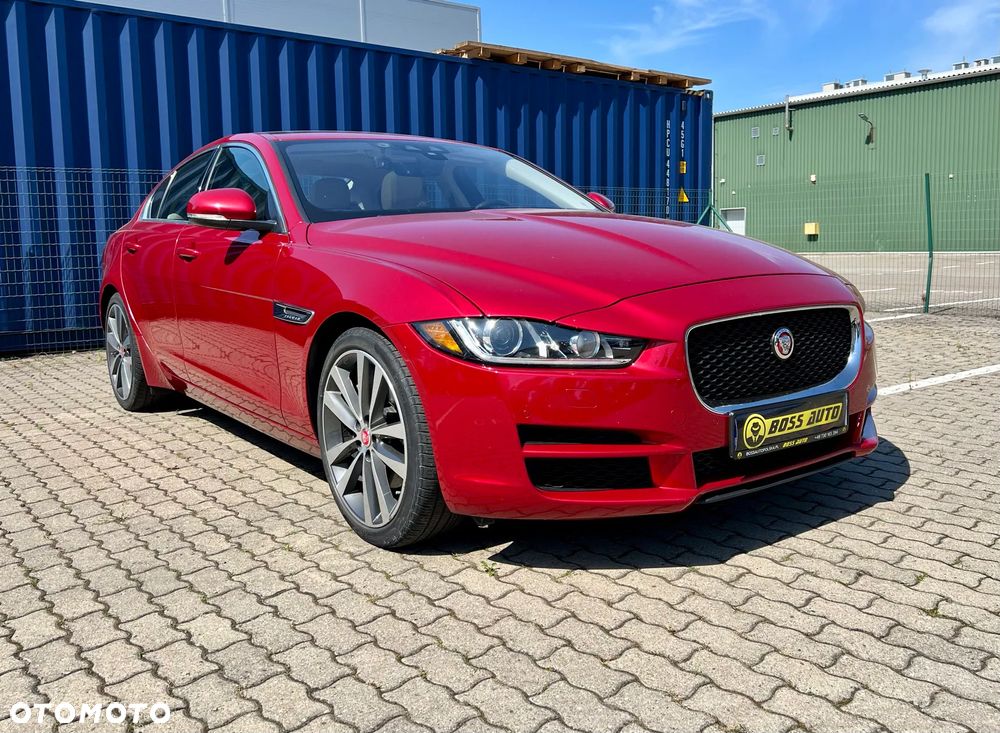 Jaguar XE 2.0 P250 R-Dynamic HSE - 2
