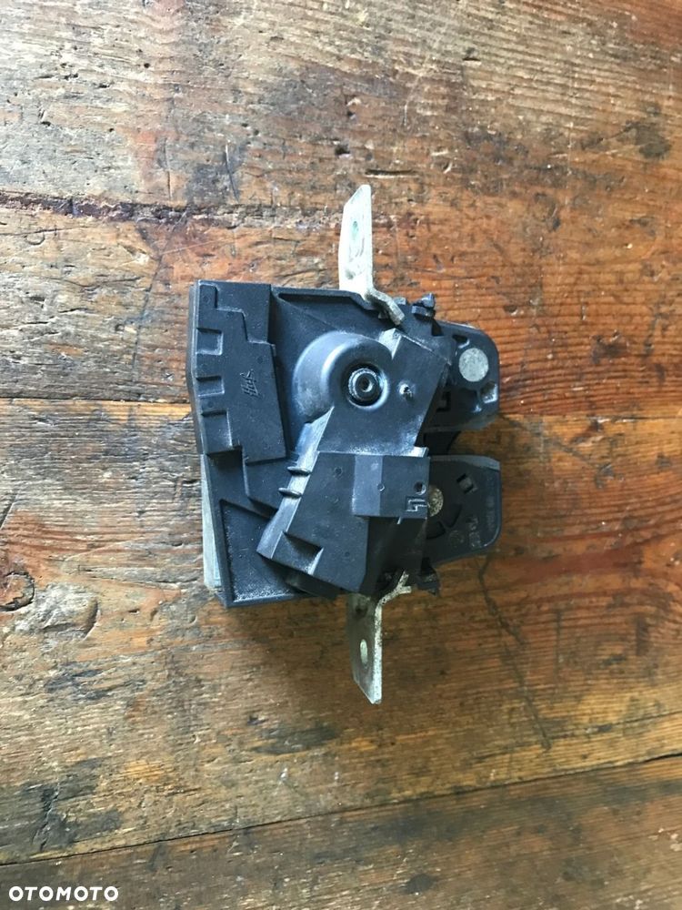 MERCEDES 246 176 zamek klapy A 2467400035 - 1