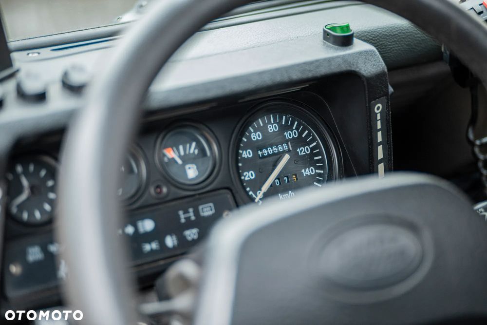 Land Rover Defender - 18