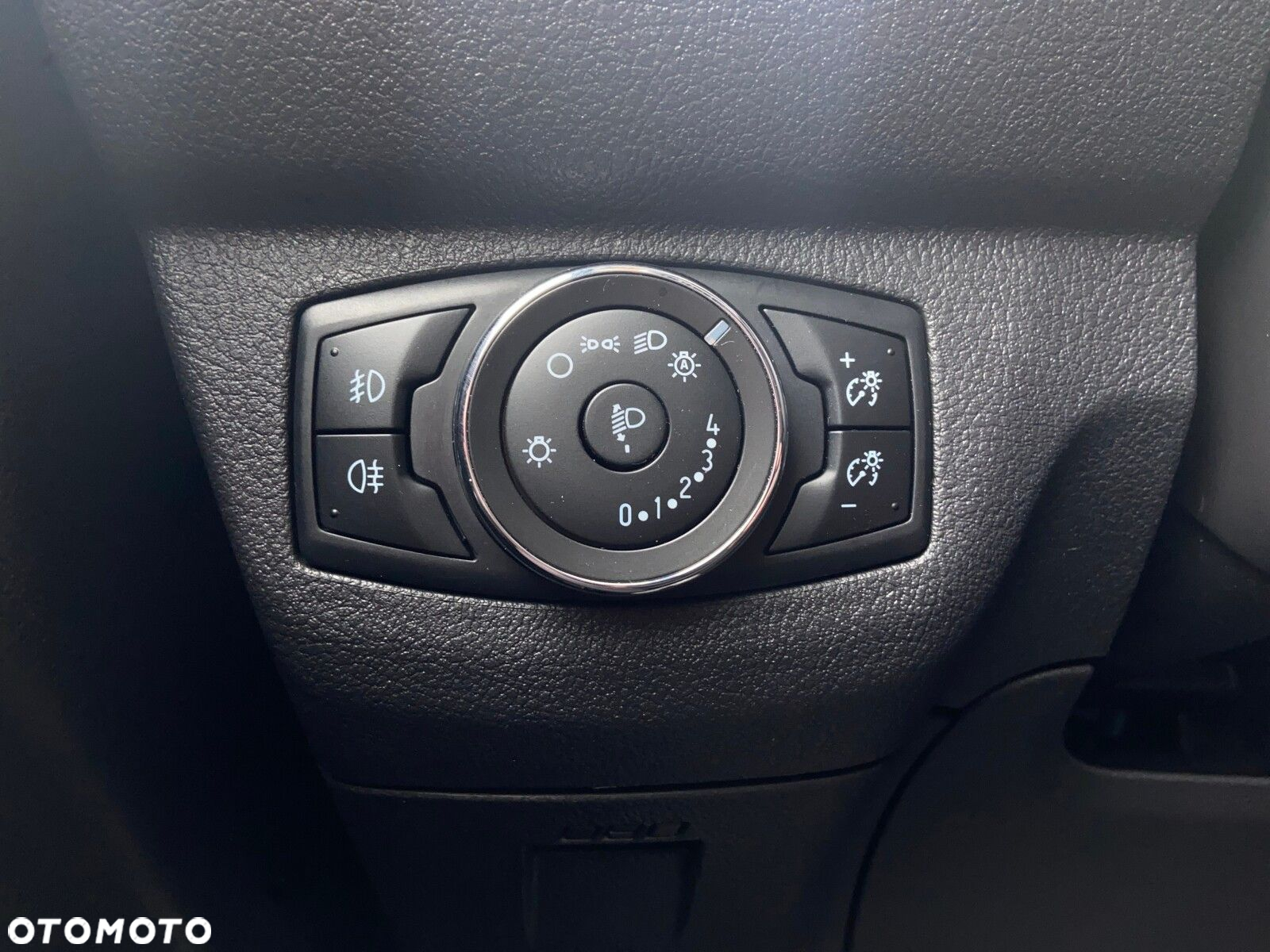 Ford Tourneo Courier 1.5 TDCi Titanium - 25