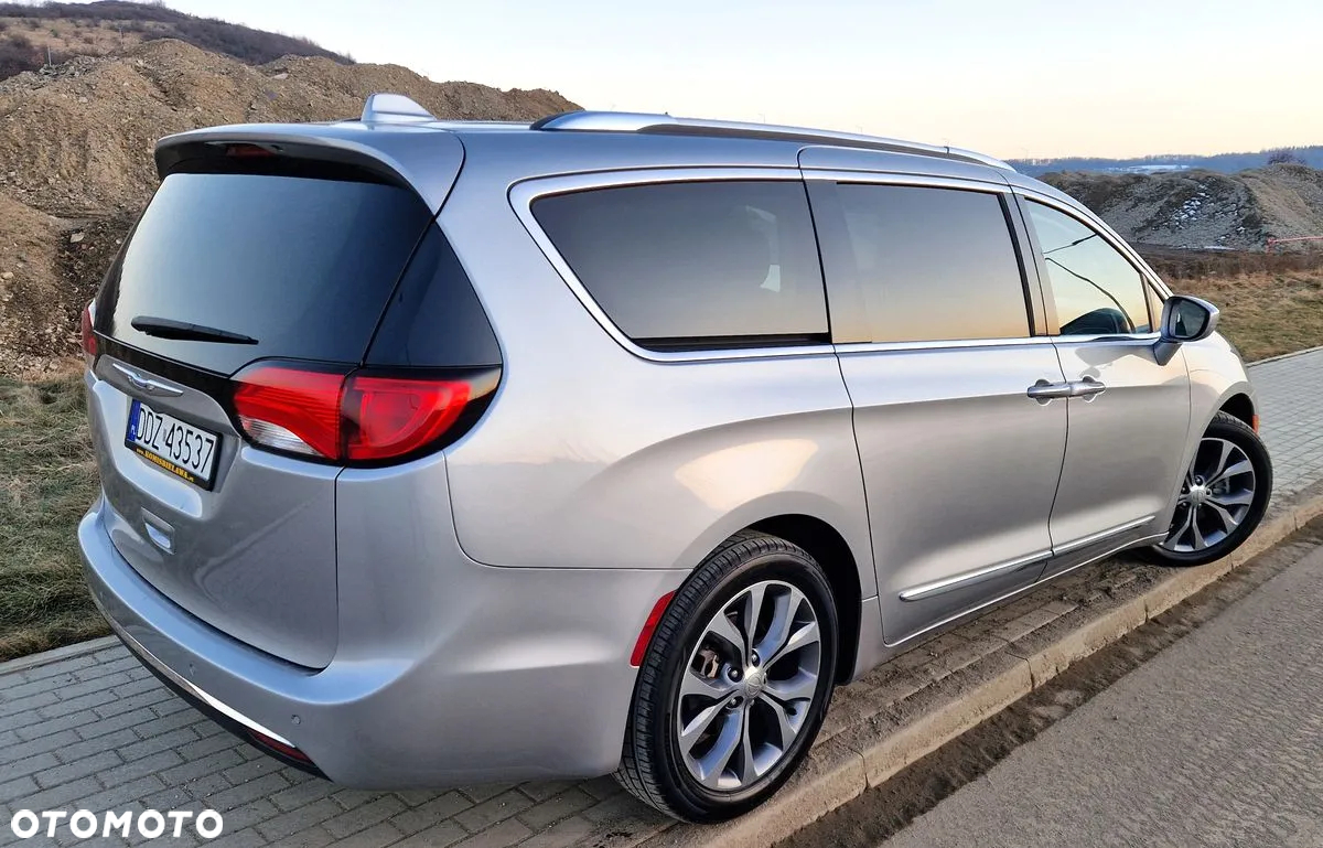 Chrysler Pacifica - 4