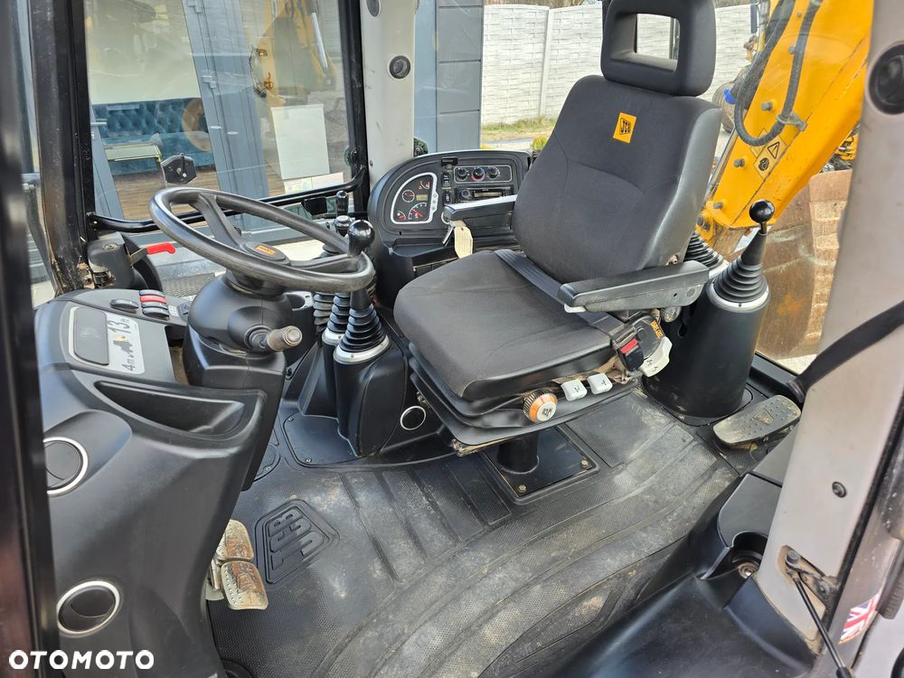 JCB - 3