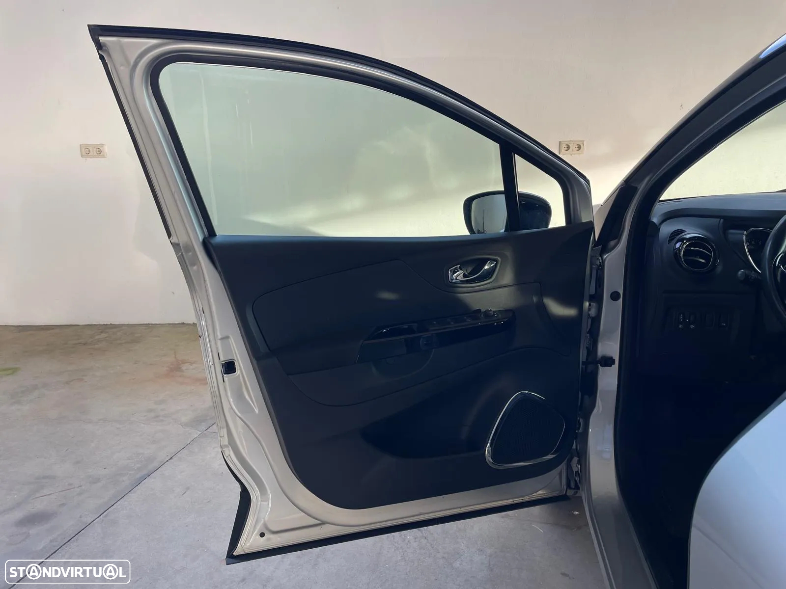 Renault Captur 1.2 TCe Exclusive EDC - 25