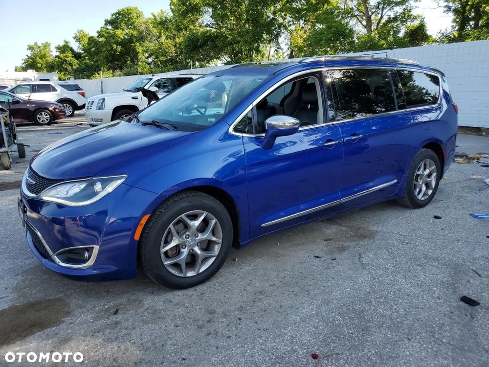 Chrysler Pacifica - 1