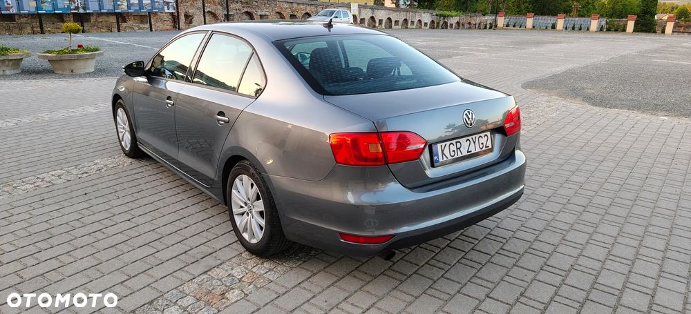 Volkswagen Jetta 1.6 TDI Blue Motion Technology Trendline - 7