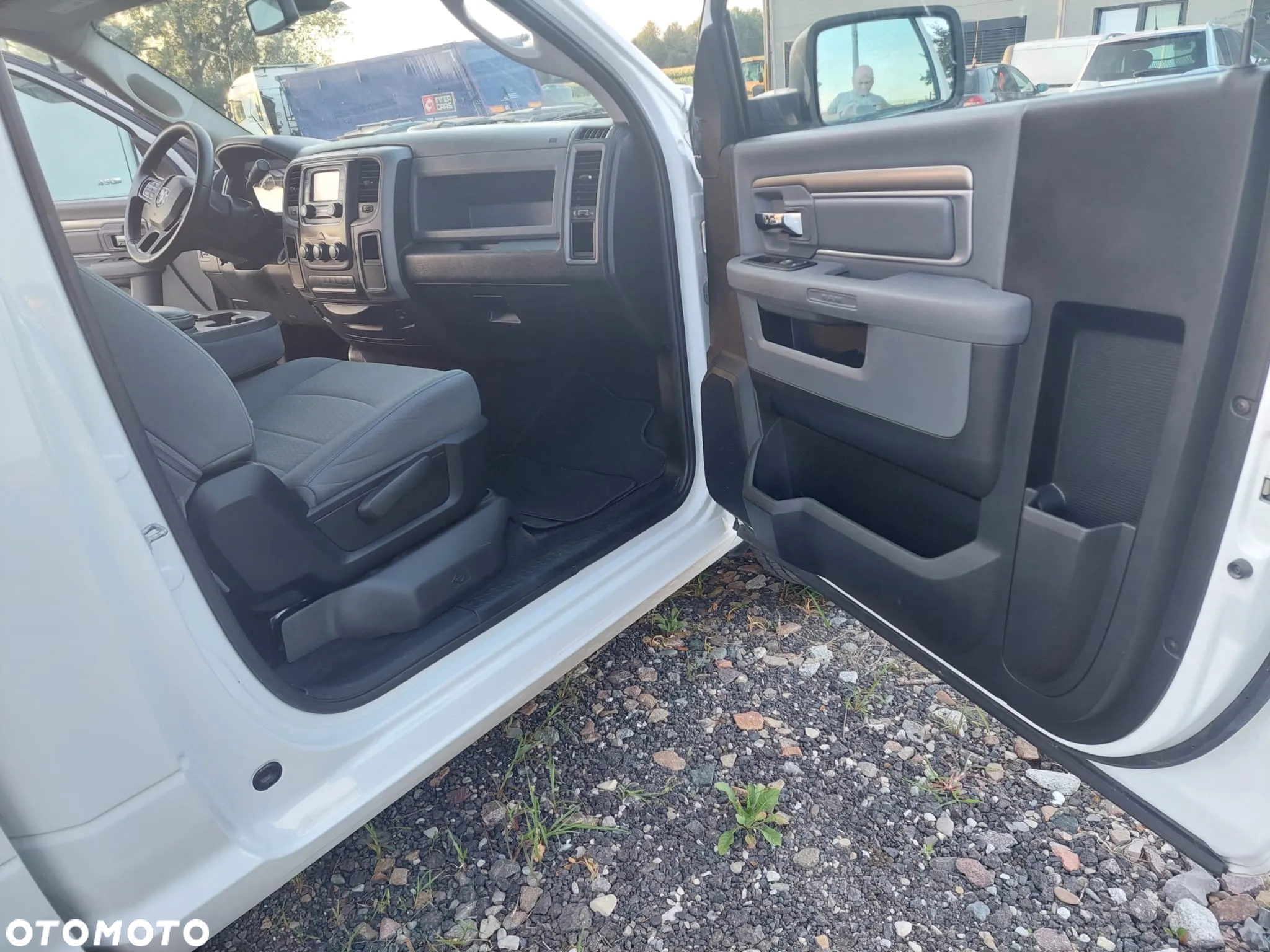 Dodge RAM 1500 5.7 4x4 - 16