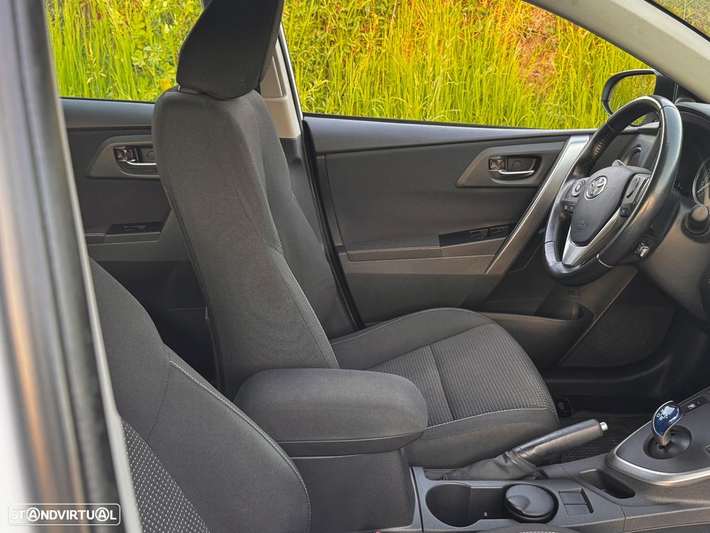 Toyota Auris Touring Sports 1.8 HSD Comfort+J17 - 21