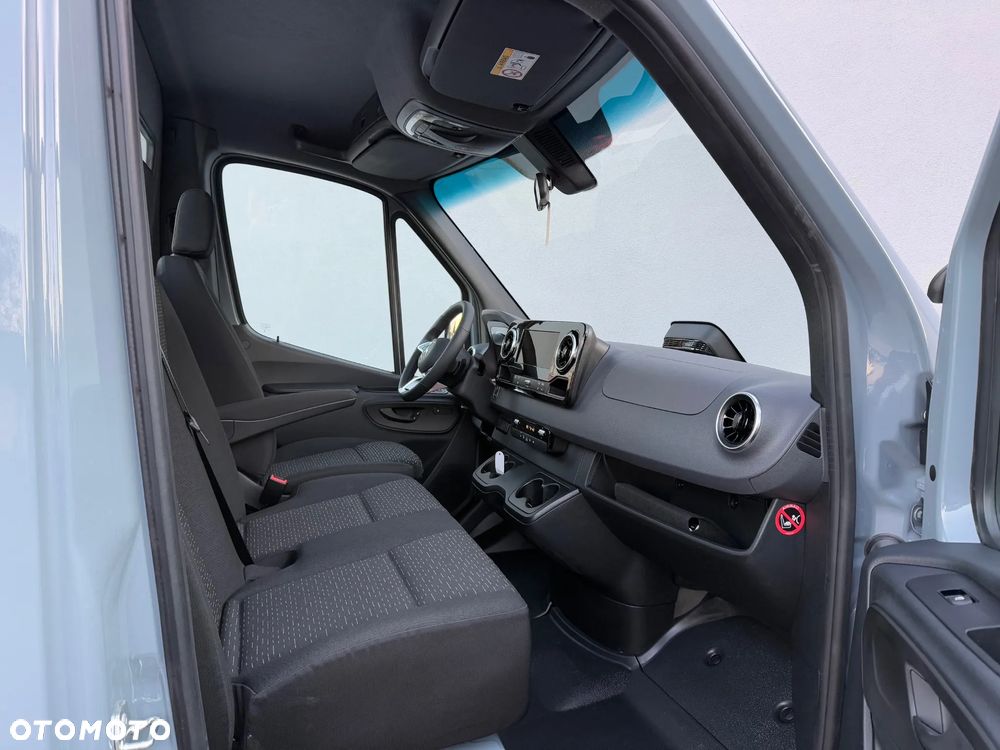 Mercedes-Benz Sprinter - 10