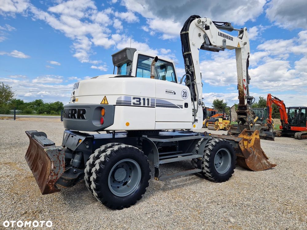Liebherr A311 - 13
