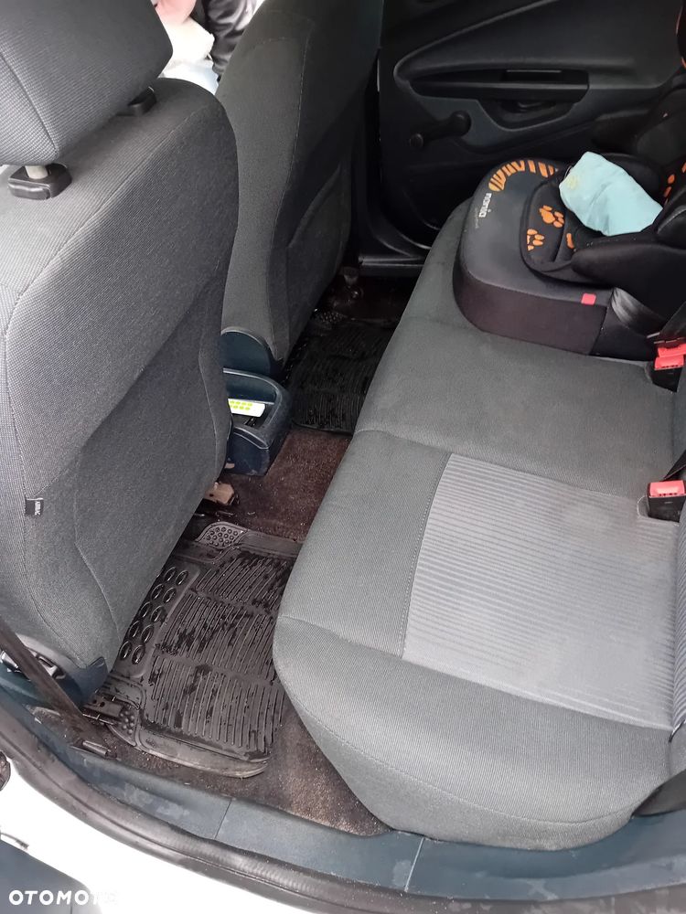 Ford Fiesta 1.6 TDCi DPF Trend - 13