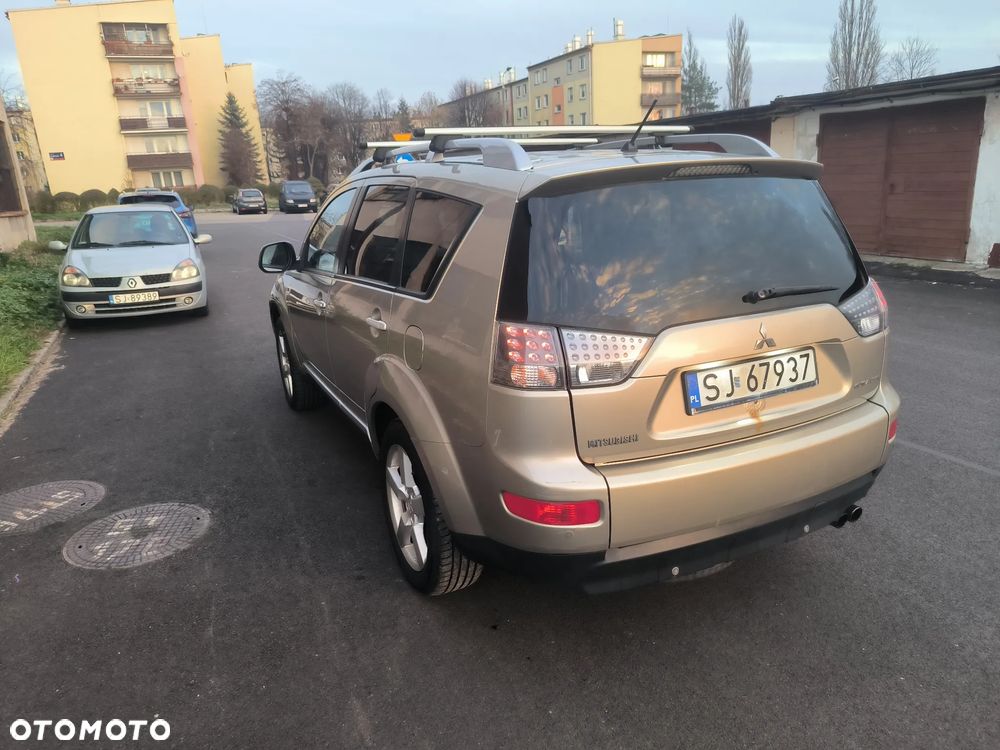 Mitsubishi Outlander 2.0 DID Intense - 2