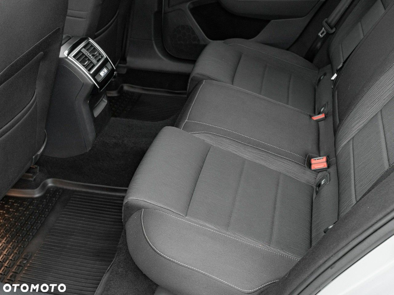 Skoda Superb 1.5 TSI ACT Ambition DSG - 27
