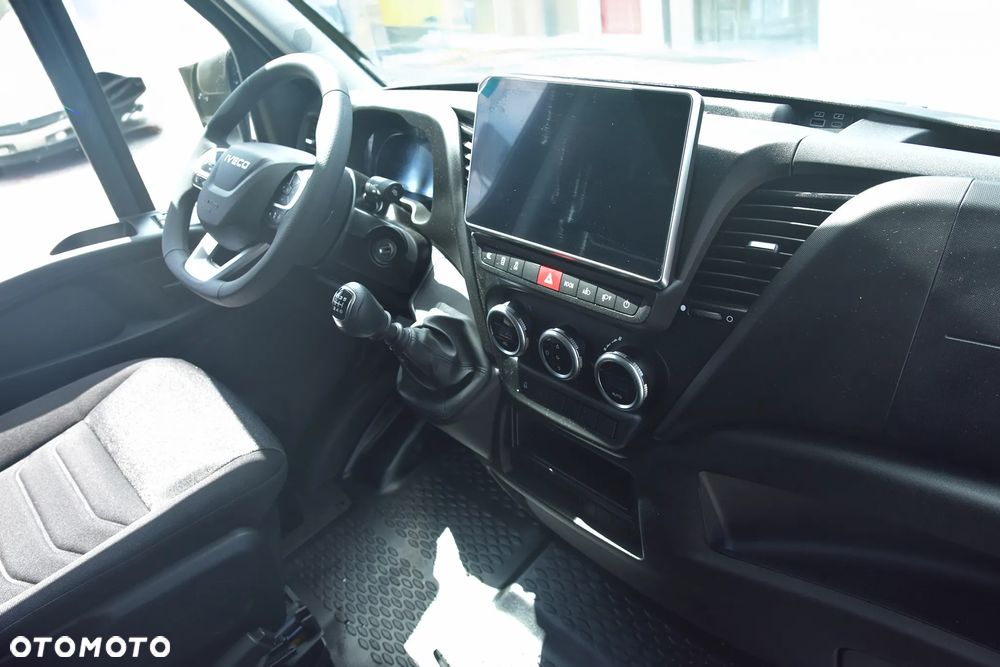 Iveco Daily 35S18H autolaweta z kabina sypalną 3,5t na haku POLMAR - 24