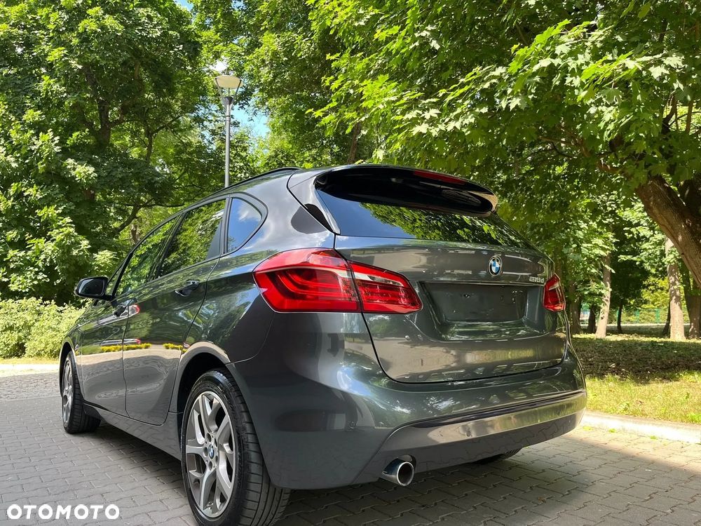 BMW Seria 2 218d - 5