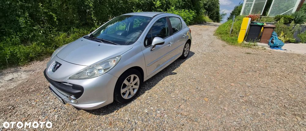 Peugeot 207 - 1