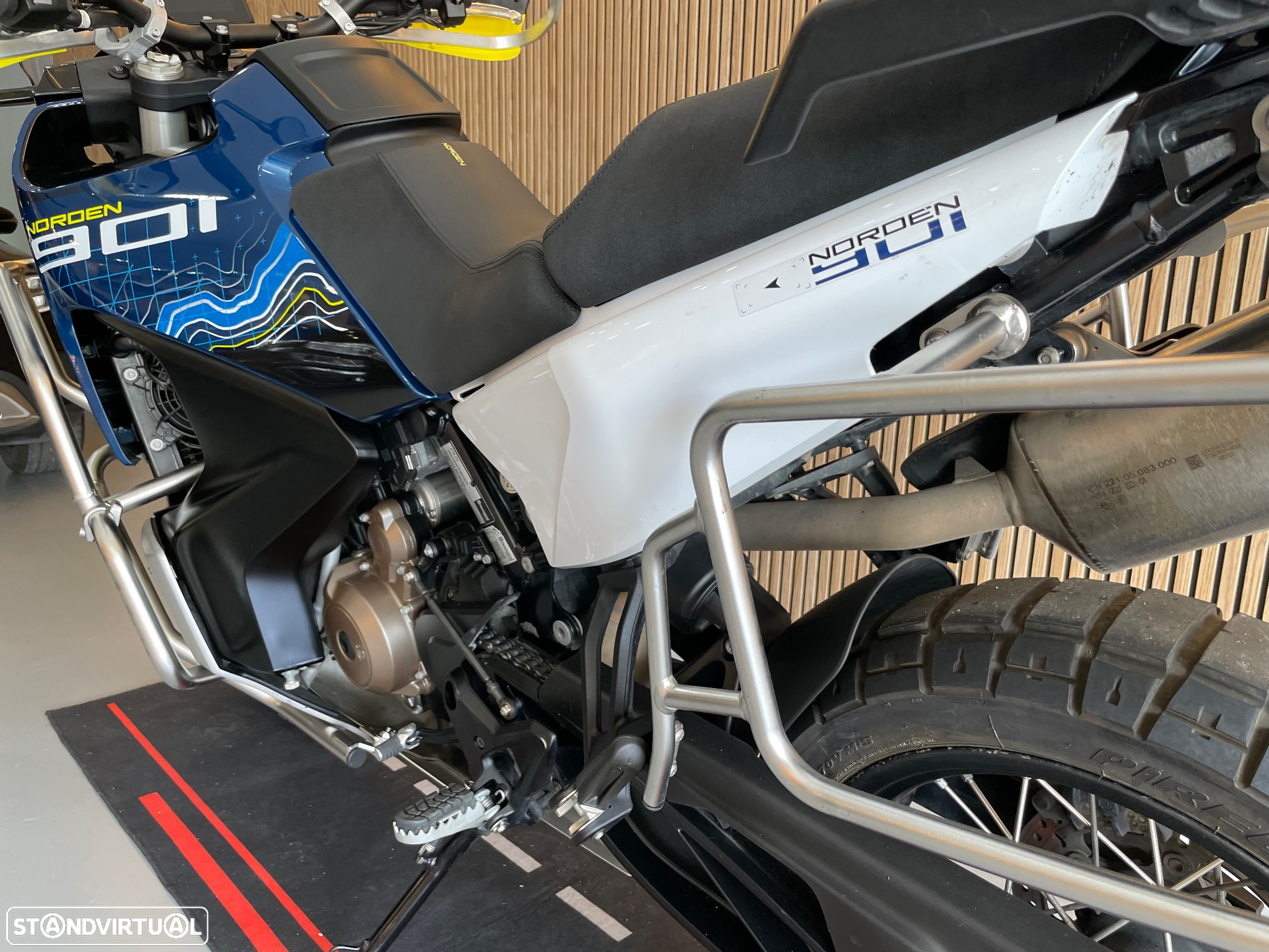 Husqvarna Norden 901 Expedition - 17