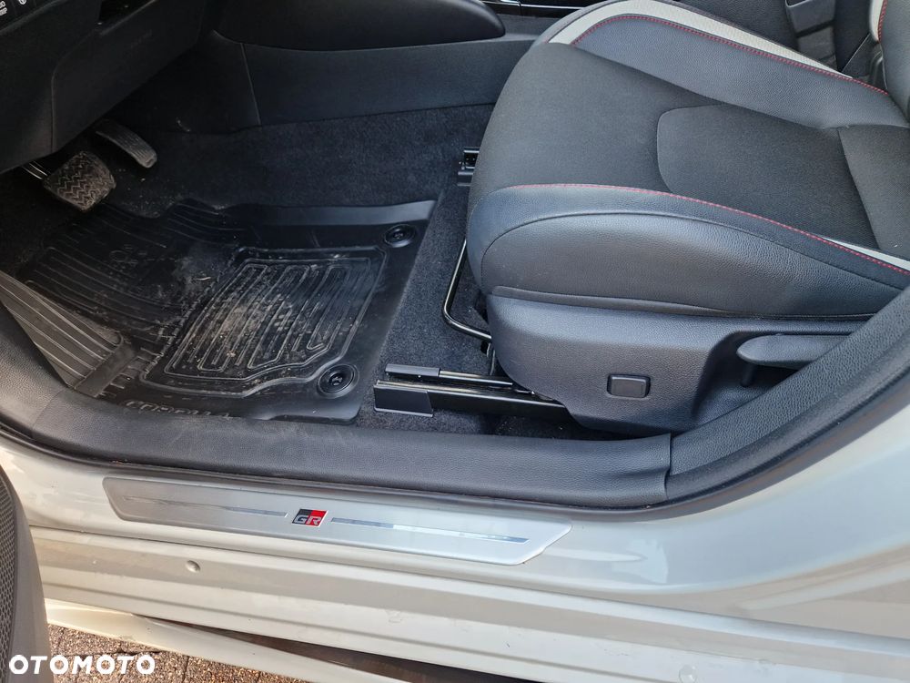 Toyota Corolla 2.0 Hybrid GR Sport Dynamic - 18