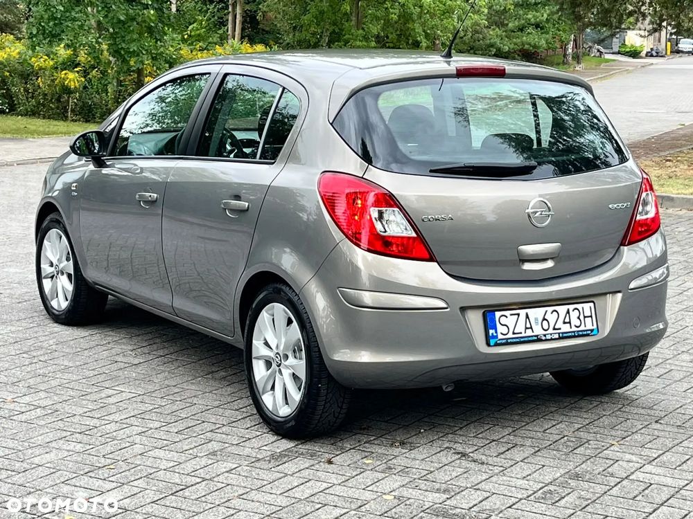 Opel Corsa 1.2 16V Edition / Active - 12
