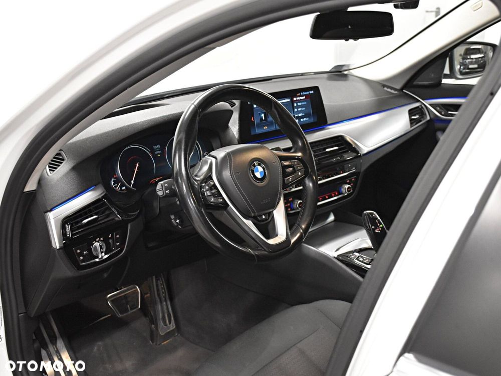 BMW Seria 5 530i GPF xDrive Luxury Line sport - 10