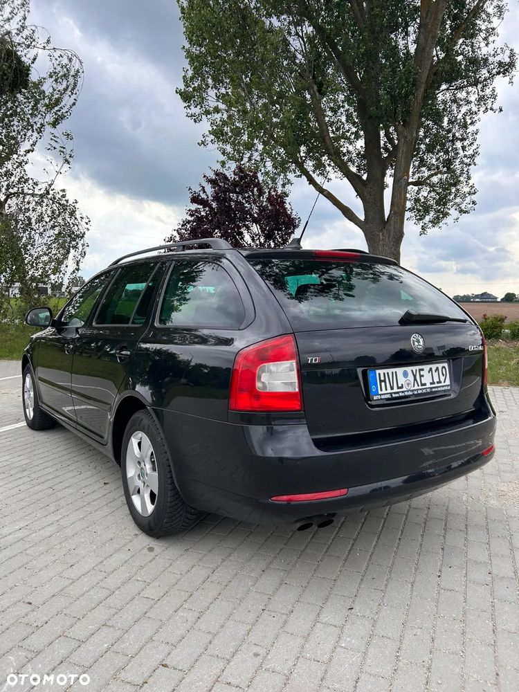 Skoda Octavia 2.0 TDI DPF Elegance DSG - 4