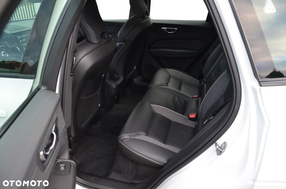 Volvo XC 60 D4 R-Design - 18